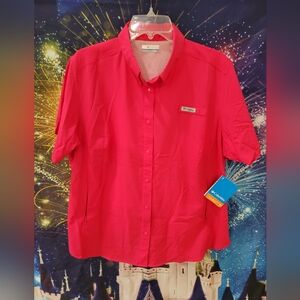 Columbia Women’s Hot Pink Short-Sleeve Button-Down Shirt